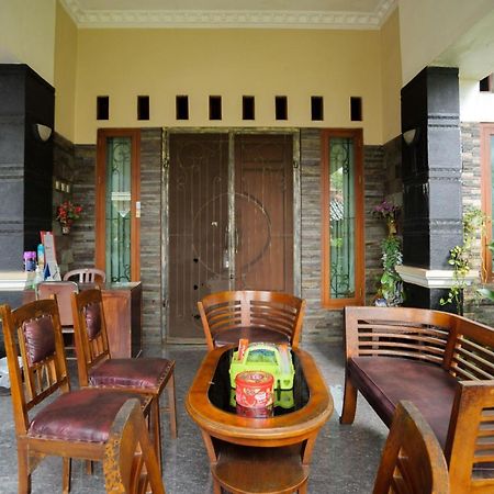 Отель Reddoorz Syariah Near Rs Advent Бандар-Лампунг Экстерьер фото