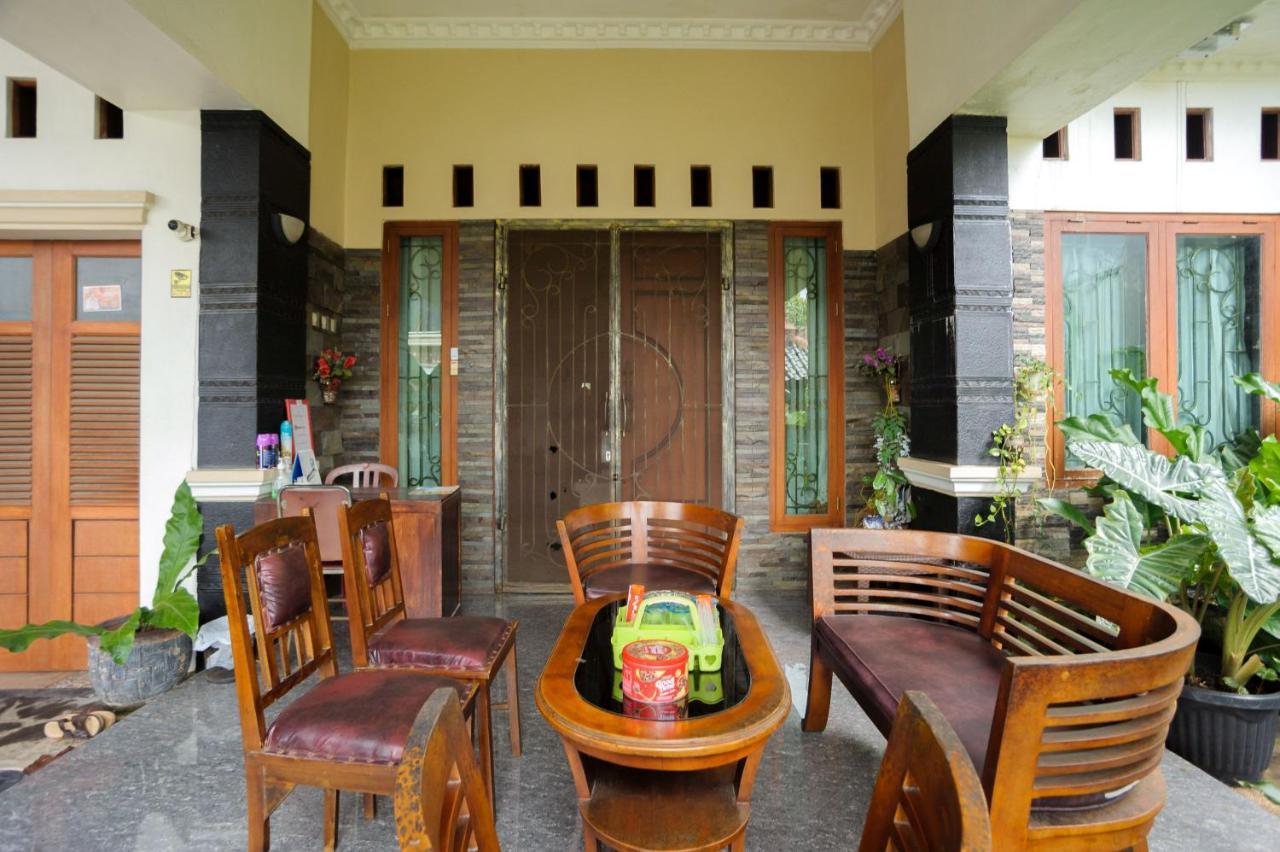 Отель Reddoorz Syariah Near Rs Advent Бандар-Лампунг Экстерьер фото