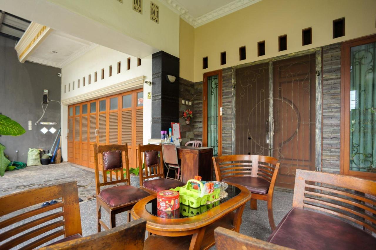 Отель Reddoorz Syariah Near Rs Advent Бандар-Лампунг Экстерьер фото