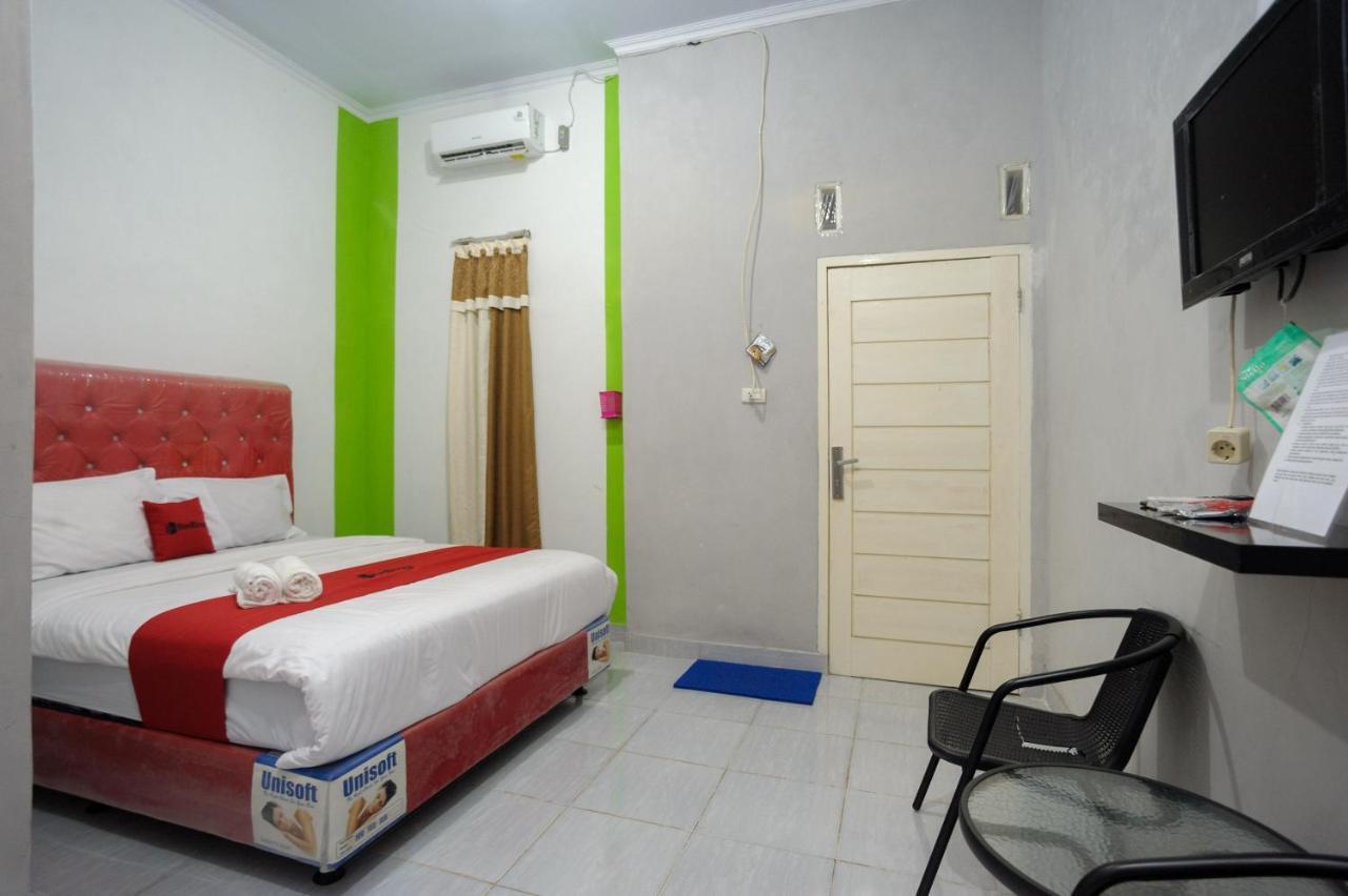 Отель Reddoorz Syariah Near Rs Advent Бандар-Лампунг Экстерьер фото